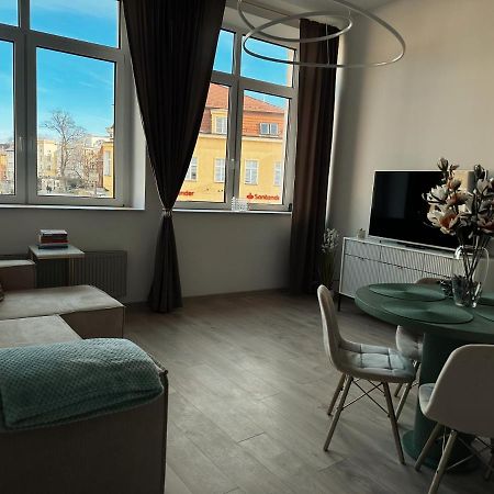 Апартаменти Loft Przy Placu Niepodleglosci Єленя-Ґура Екстер'єр фото