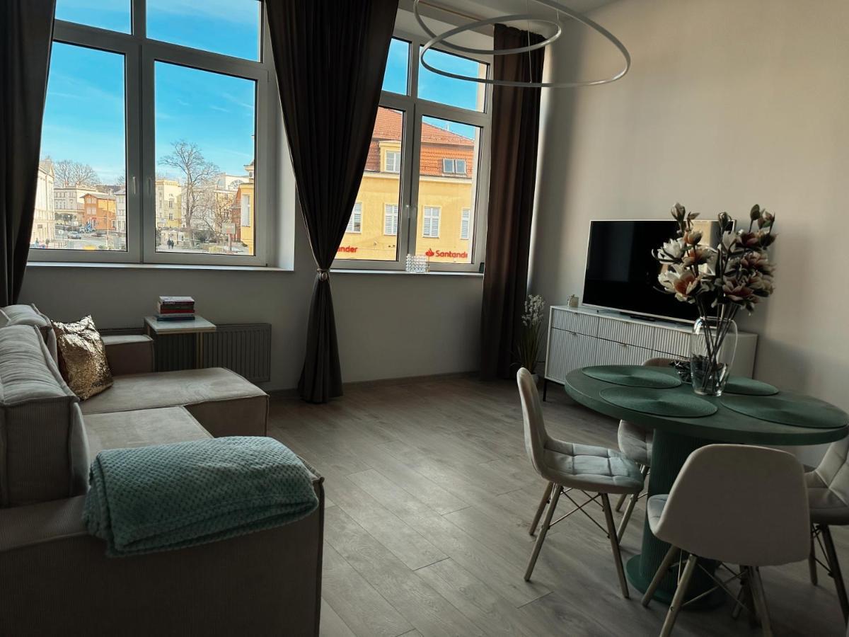 Апартаменти Loft Przy Placu Niepodleglosci Єленя-Ґура Екстер'єр фото
