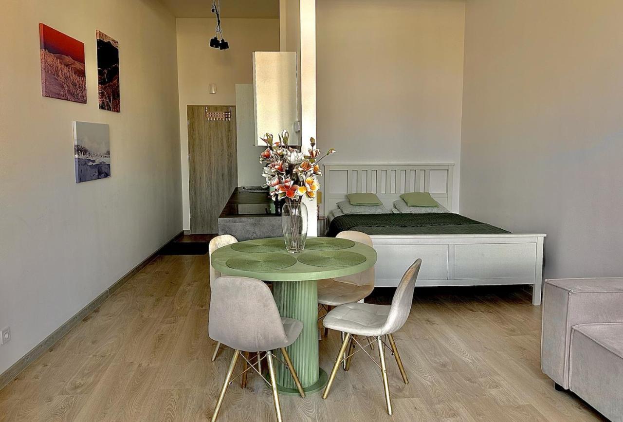 Апартаменти Loft Przy Placu Niepodleglosci Єленя-Ґура Екстер'єр фото