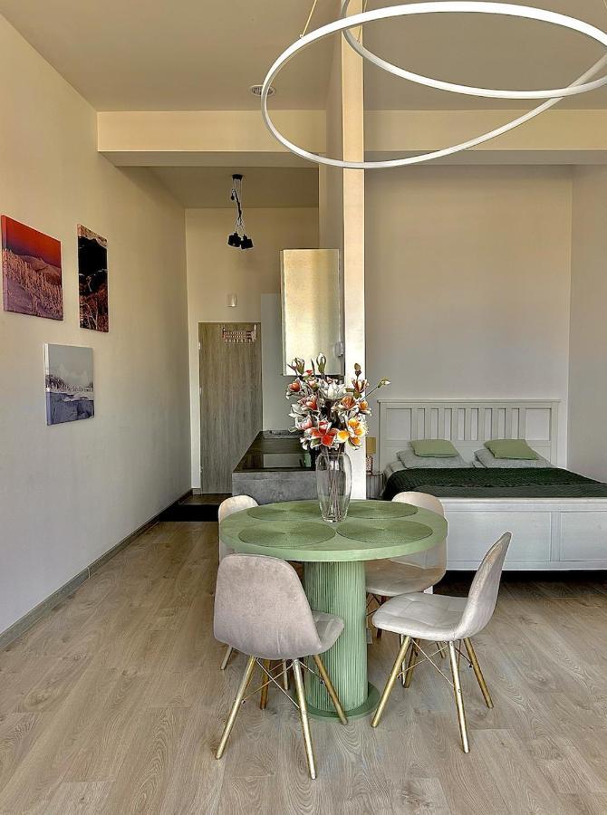 Апартаменти Loft Przy Placu Niepodleglosci Єленя-Ґура Екстер'єр фото