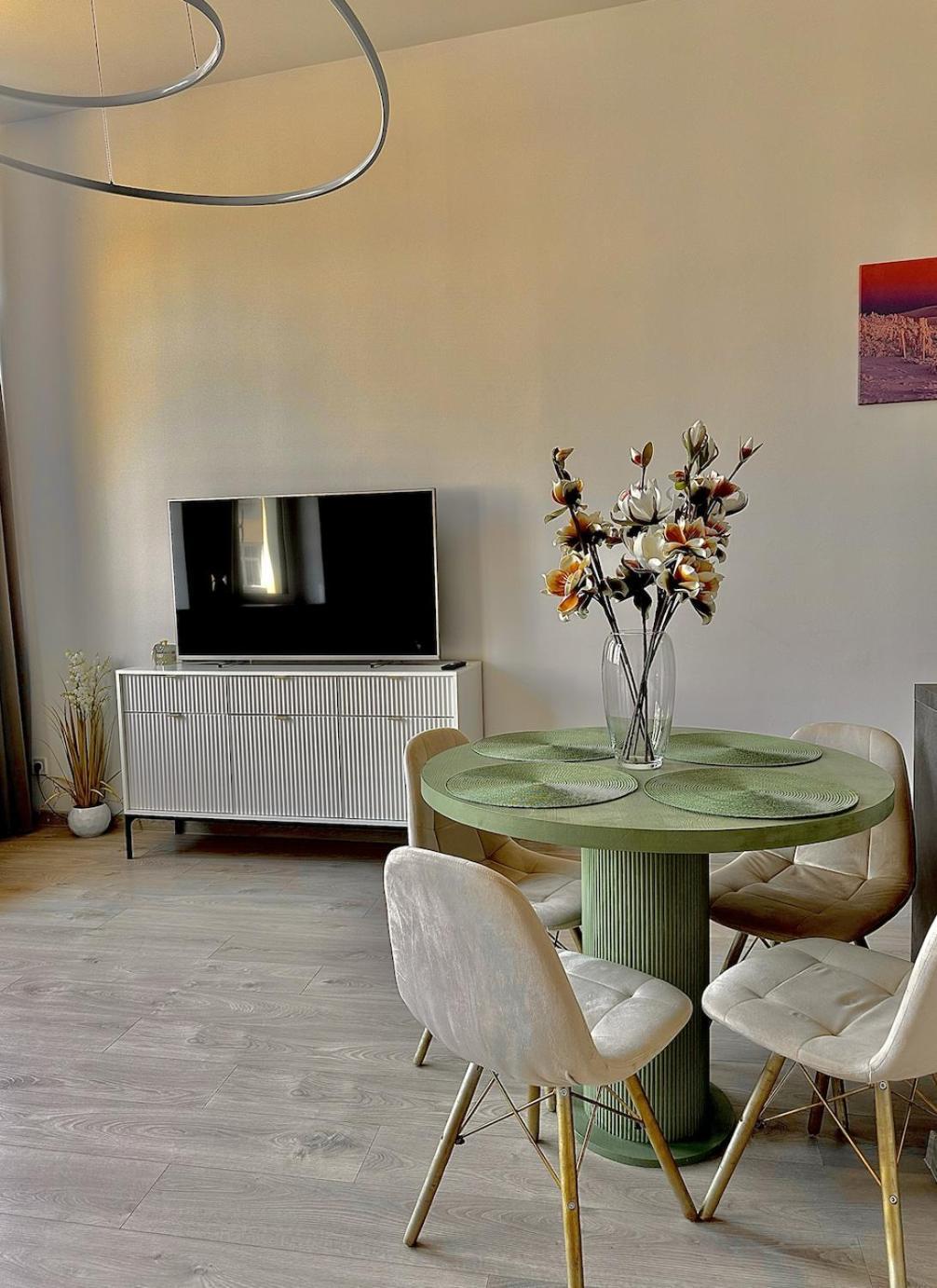 Апартаменти Loft Przy Placu Niepodleglosci Єленя-Ґура Екстер'єр фото